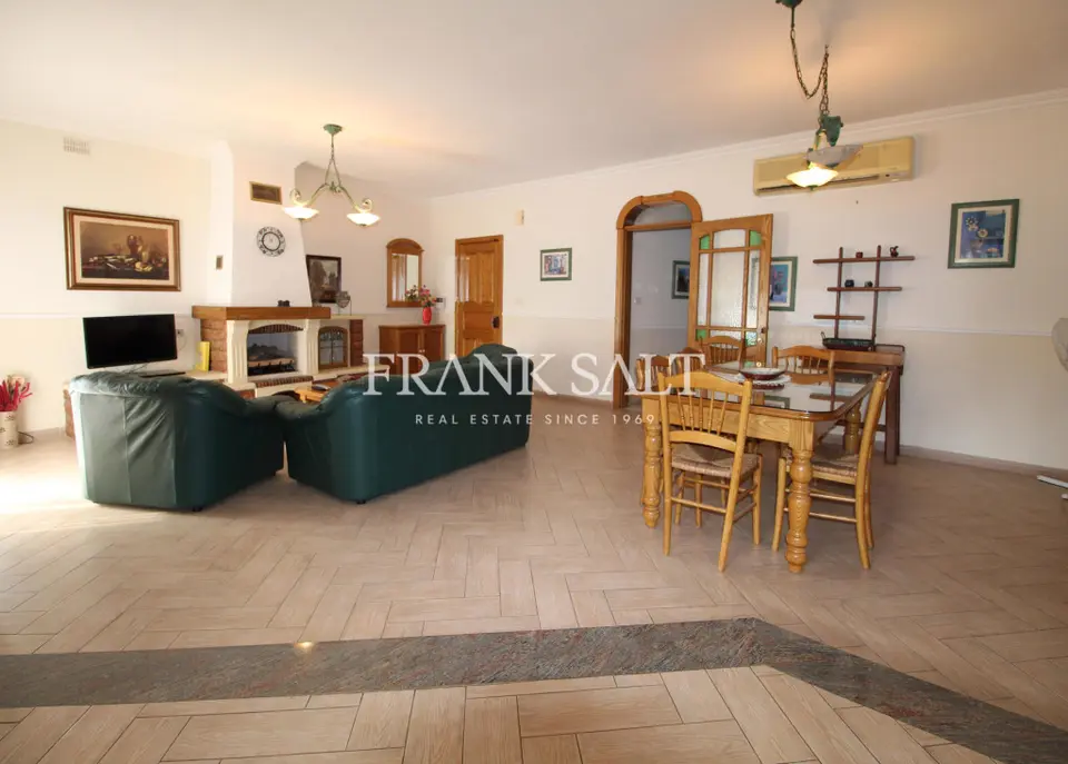 Qawra, Furnished Apartment