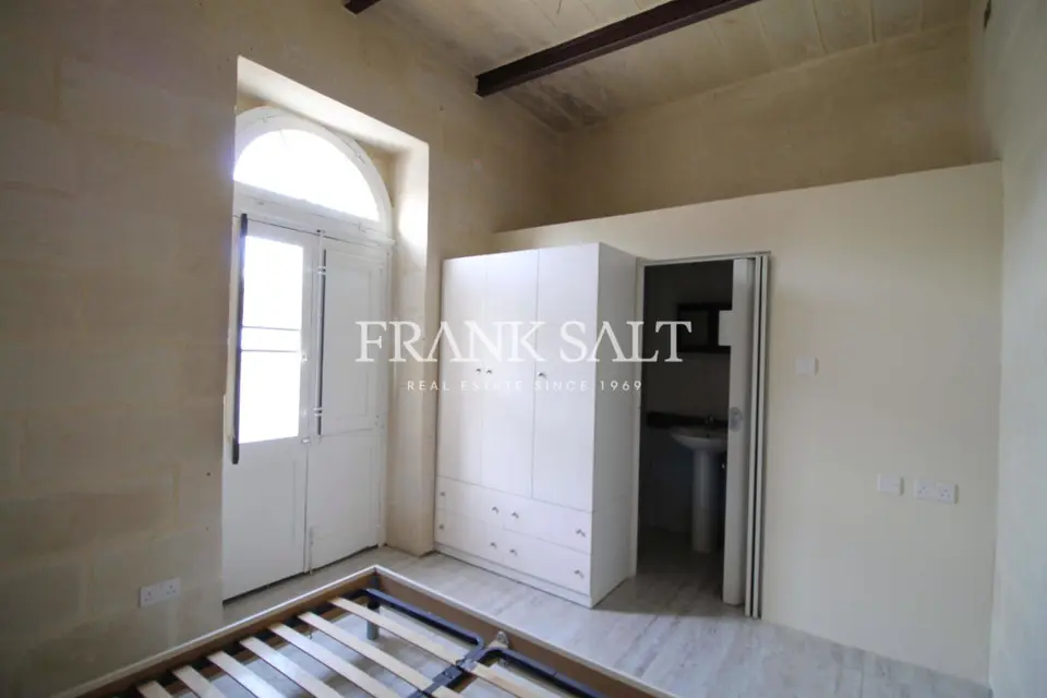 Paola, Furnished Town House