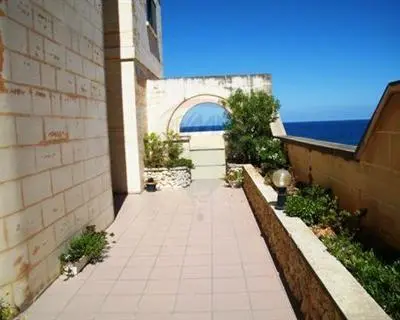 6 bedroom Maisonette to rent in Bahar Ic-Caghaq