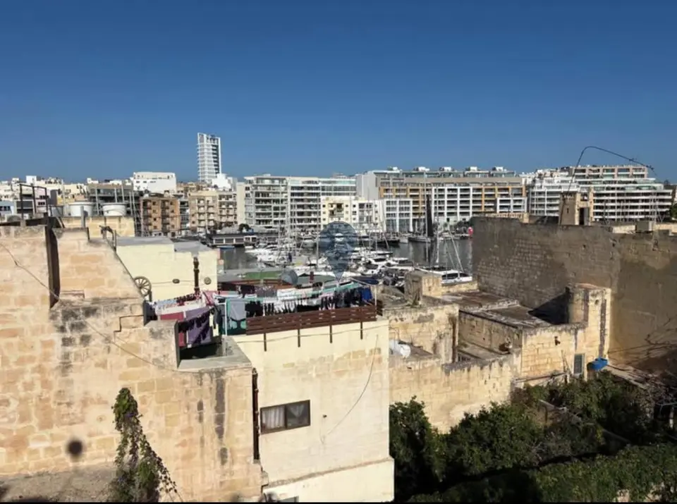 4 bedroom Terraced House for sale in Pieta