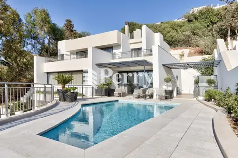 6 Bedroom Villa For Sale in Mellieha