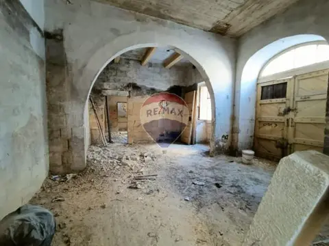 2 bedroom Maisonette for sale in Luqa