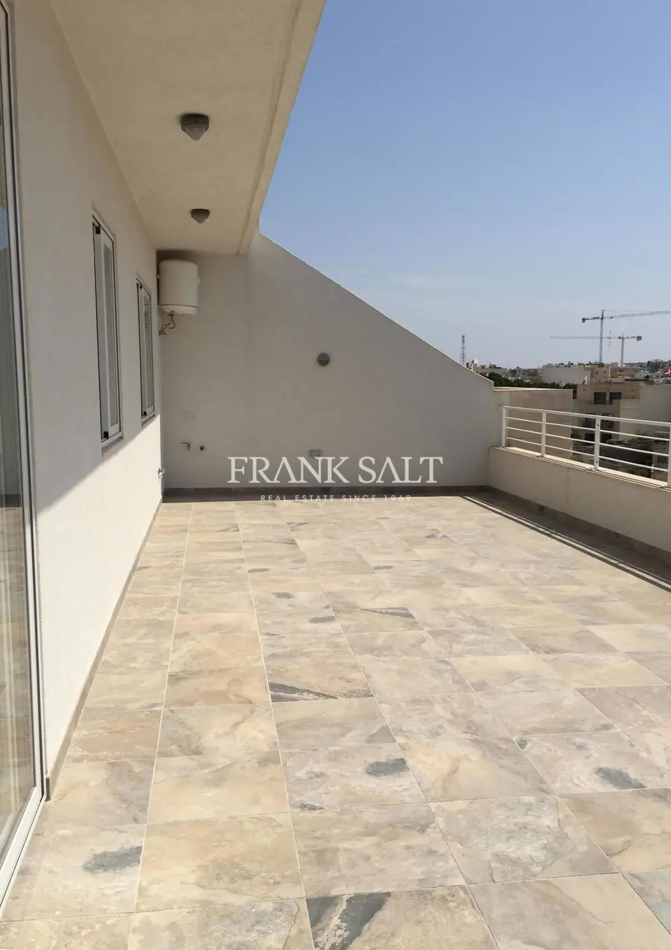 Naxxar, Furnished Penthouse
