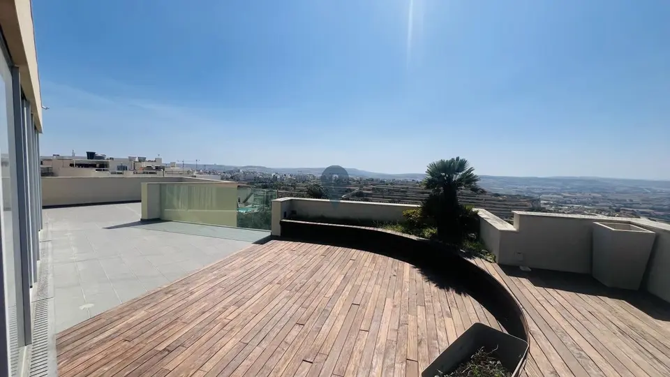 5 bedroom Detached Villa for sale in Gharghur