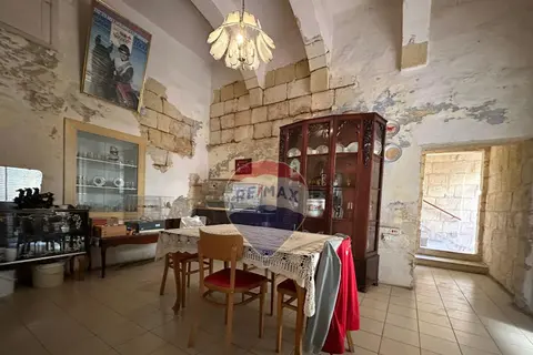 7 Bedroom Palazzo For Sale in Mosta