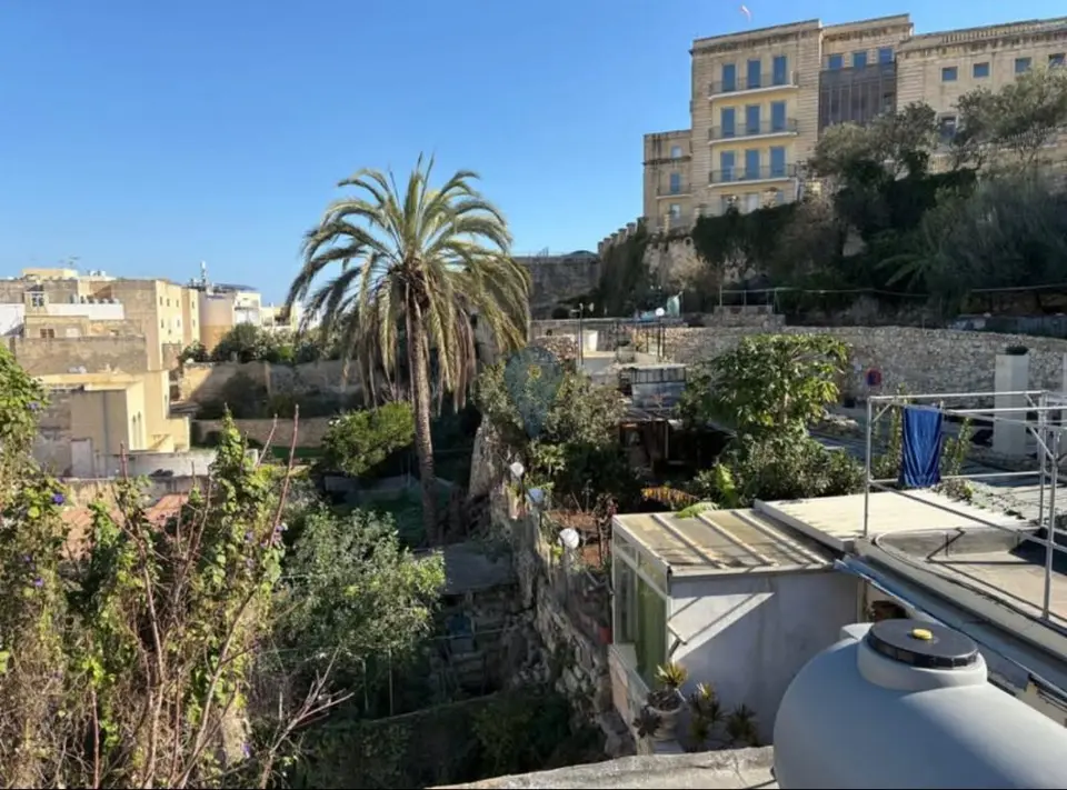 4 bedroom Terraced House for sale in Pieta