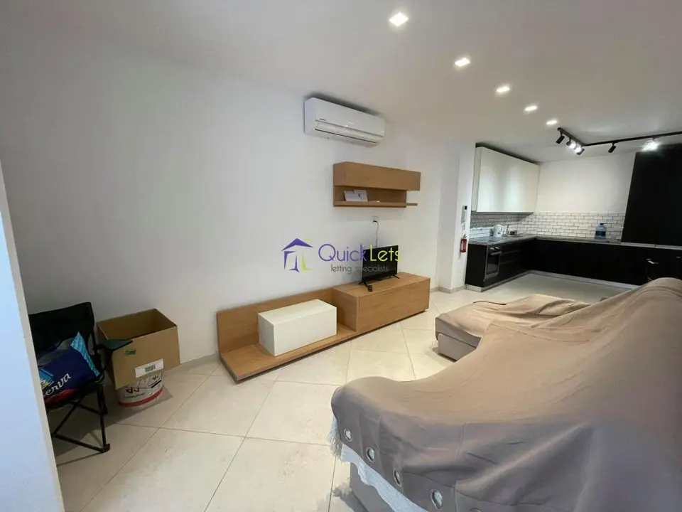 2 bedroom Maisonette to rent in Gzira