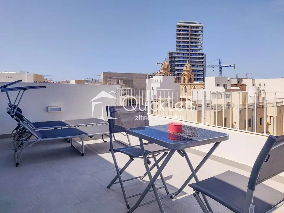 2 bedroom Penthouse to rent in Gzira