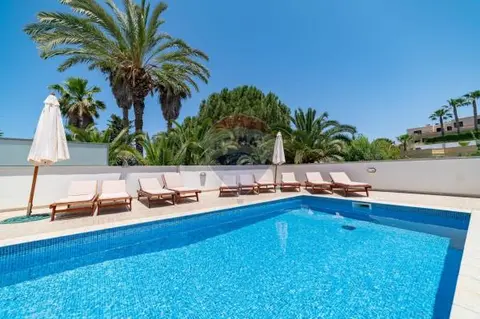 5 bedroom Villa Semi-detached to rent in Mellieha