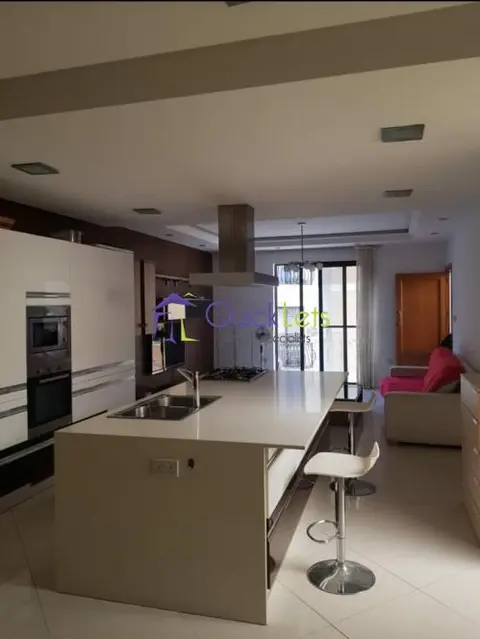 3 bedroom Block to rent in Gzira