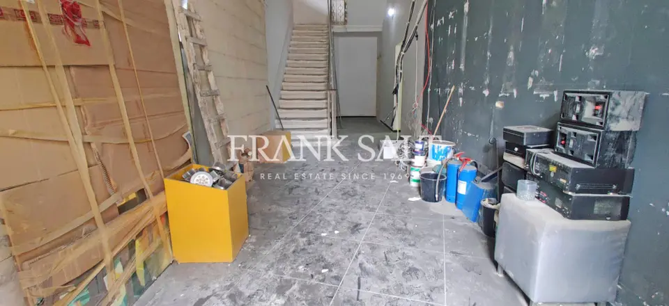 Paola, Unconverted Townhouse