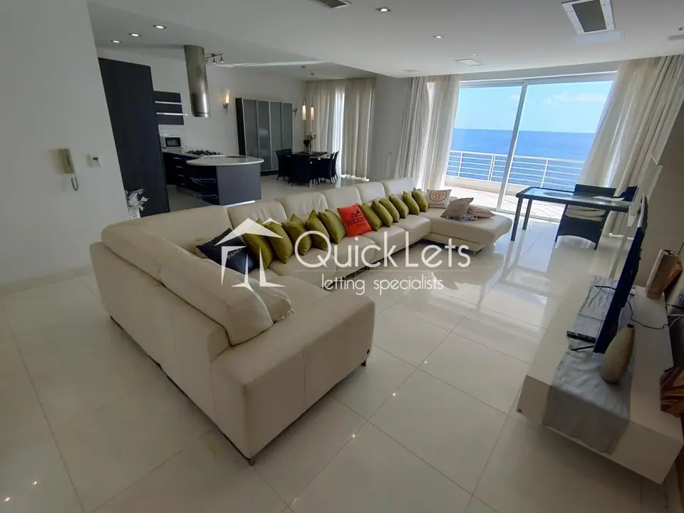Duplex 3 chambres à louer à Marsaskala
