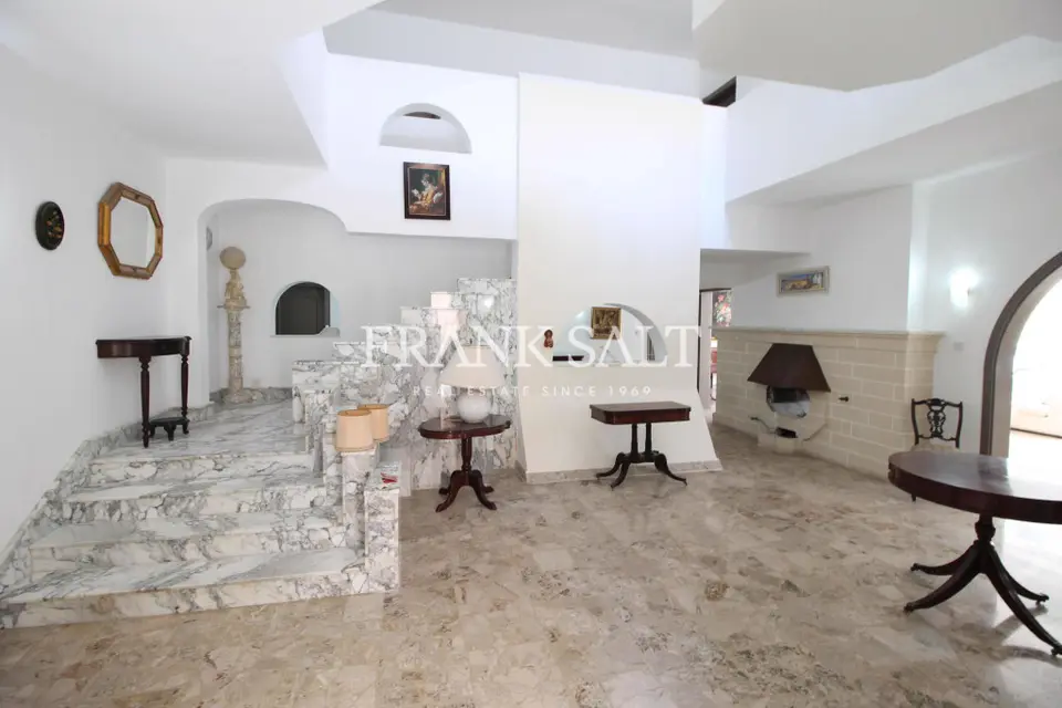 Ta' Xbiex, Semi-detached Villa