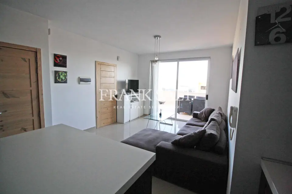Gzira, Furnished Penthouse