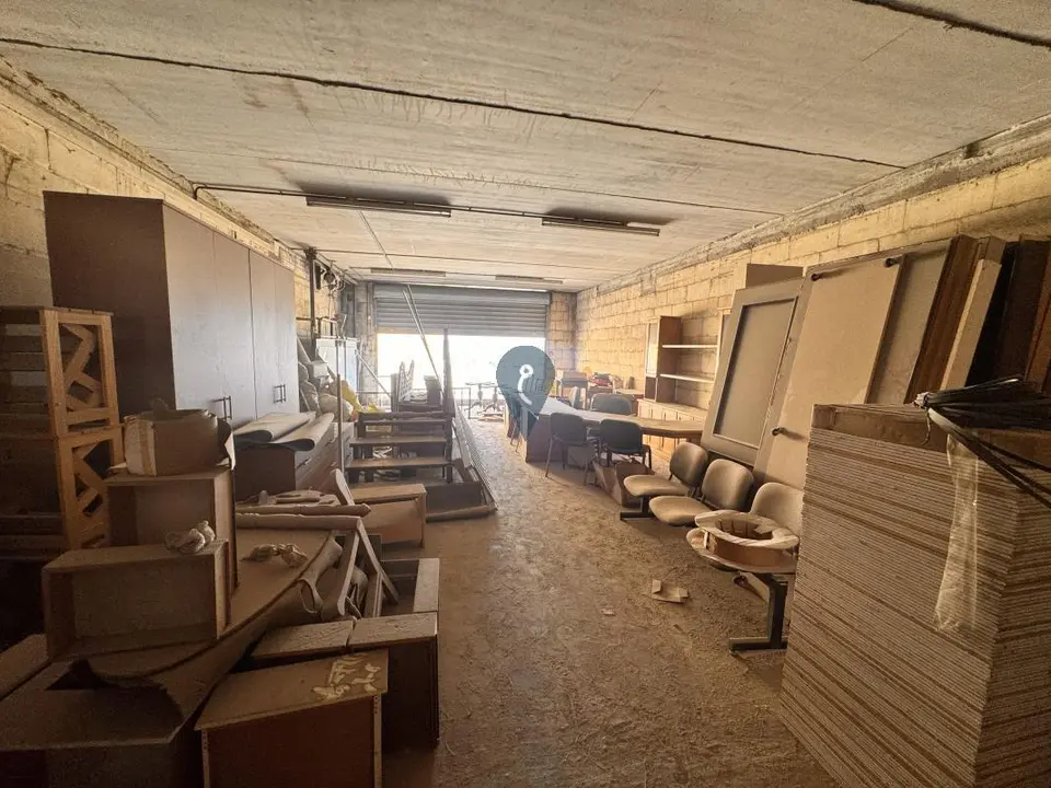 Factories / Warehouse for sale in Zebbug