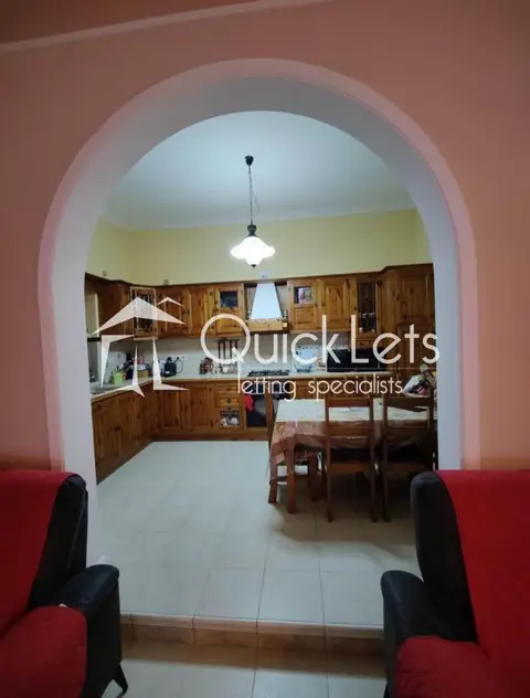 3 bedroom Maisonette to rent in Pembroke