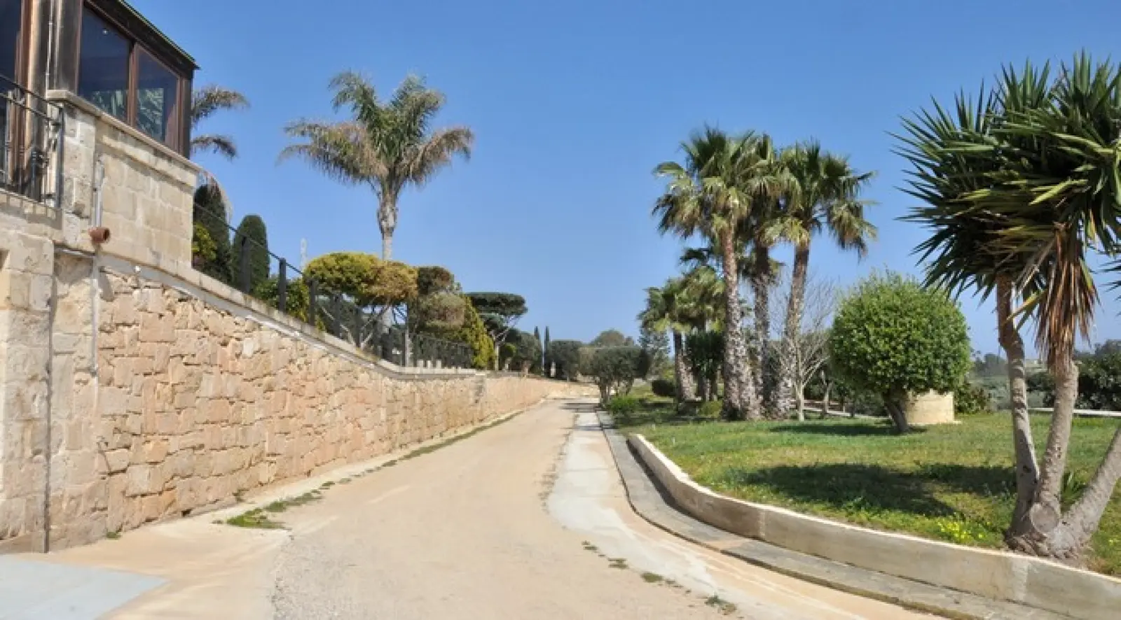 Villa with a Pool and Gardens