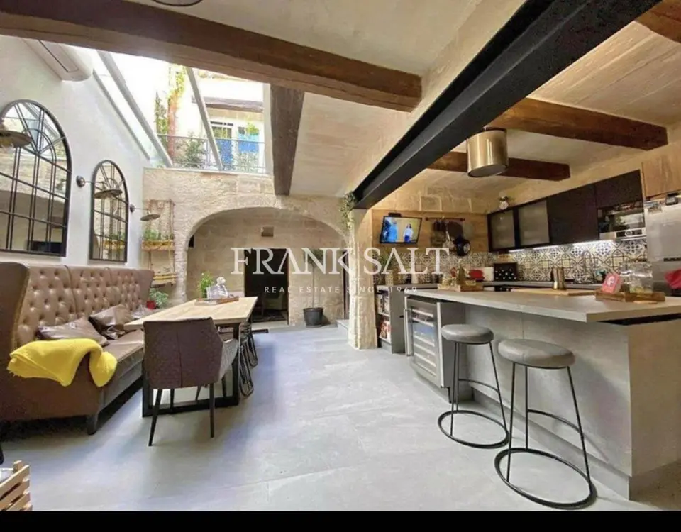 Naxxar, Furnished House of Character
