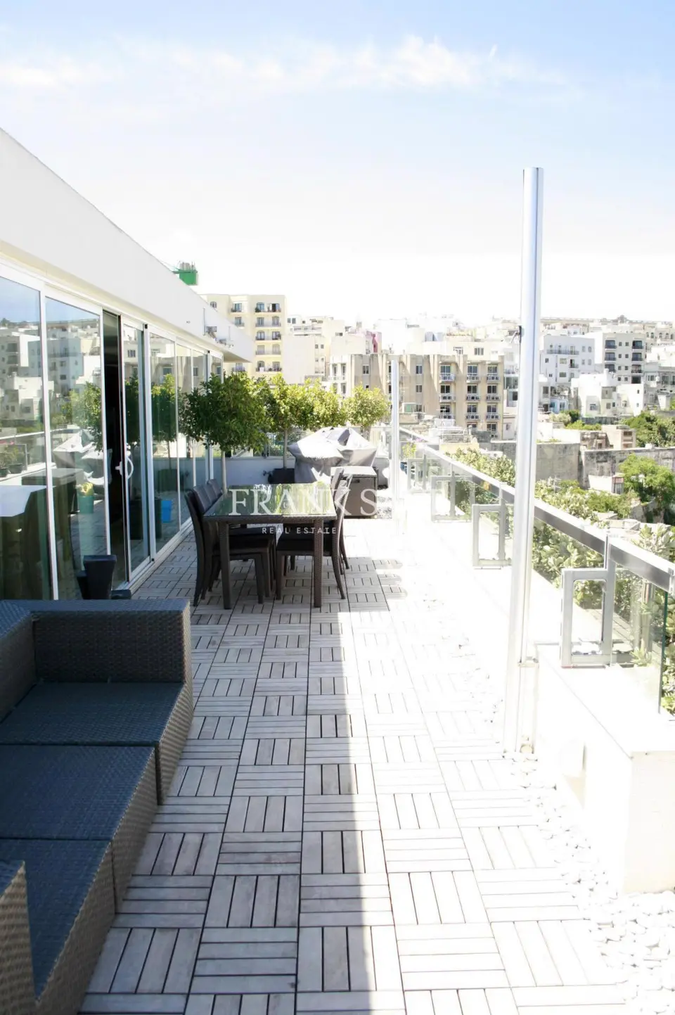 St Julians, Penthouse