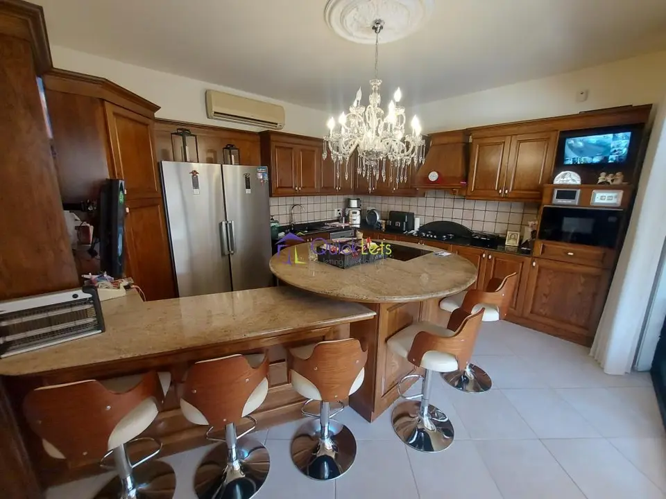 4 bedroom Semi Detached Villa to rent in Zebbug