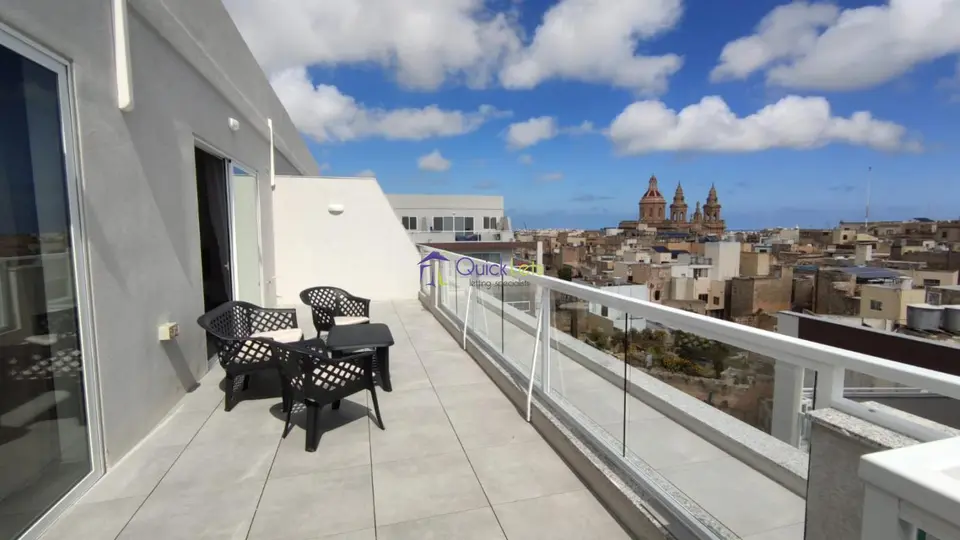 Penthouse 2 chambres à louer à Luqa