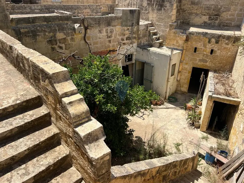 6 bedroom House of Character for sale in Gharghur