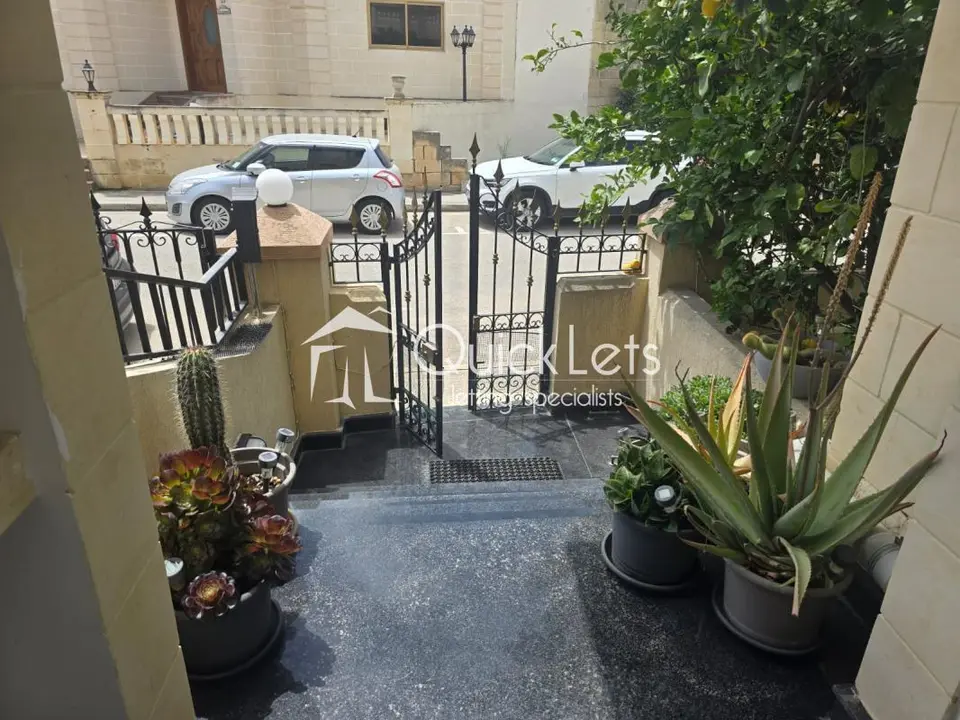 4 bedroom Semi Detached Villa  to rent in Pembroke