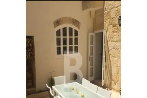 3 Bedroom House of Character To Rent in Zebbug