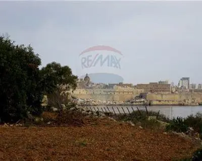 Farmhouse for sale in Kalkara