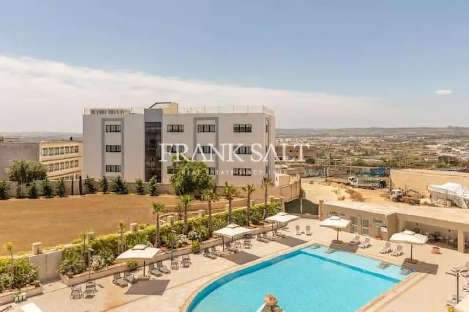 Naxxar, Furnished Penthouse
