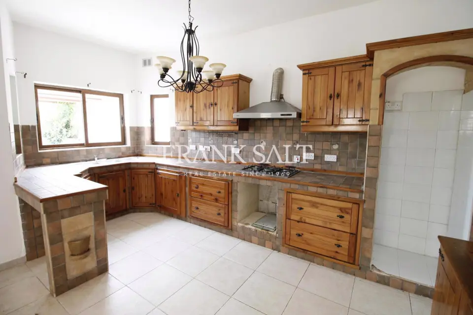Lija, Furnished House of Character