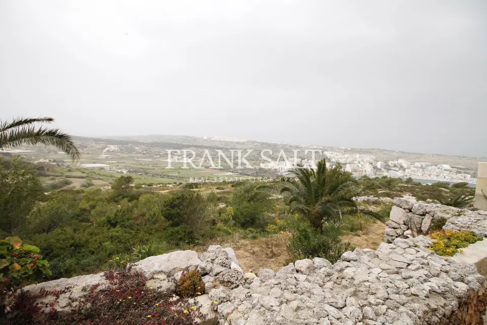 Wardija, Furnished Maisonette